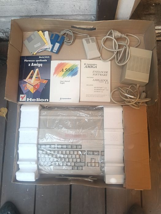 Na sprzedaż Amiga A500+ stan kolekcjonerski full box. W dniu dzisiejszym oferta promocyjna proszę czytać opis