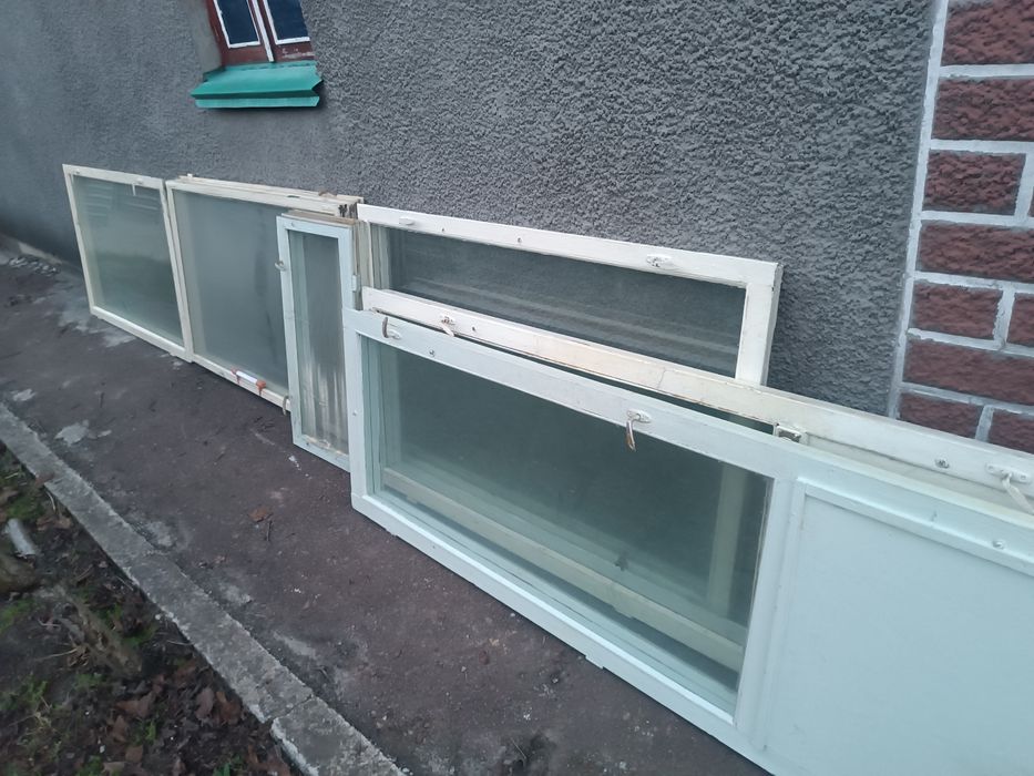Вікна рами зі склом б/в