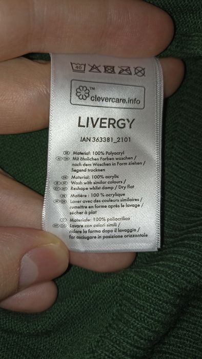 Темно-зелений светр