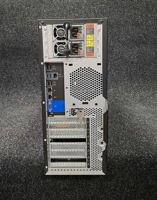 Сервер Lenovo ThinkServer ST550 16SFF Tower