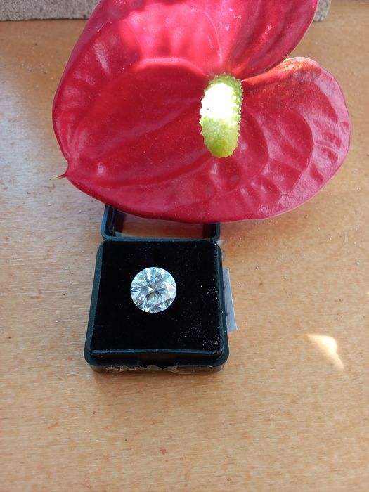 Diamante Certificado CVD 3 Quilates  9,5mm  Elegância e  Exclusividade