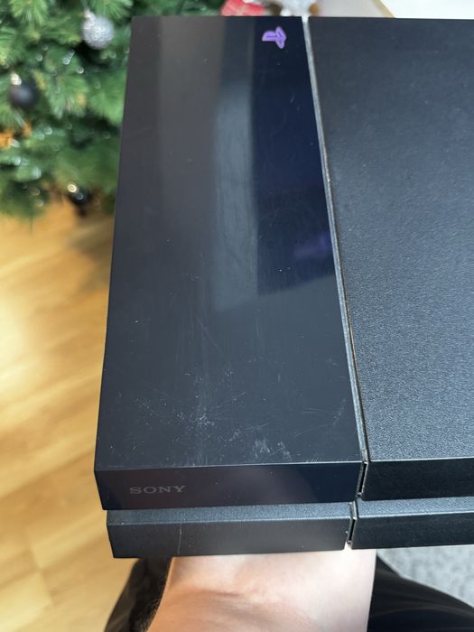 Продам Playstation 4
