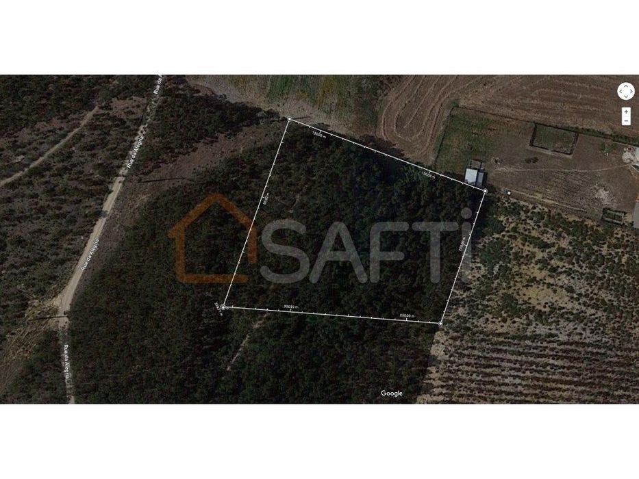 Industrial-zoned land for sale in Casal de Lobo, A Dos Cunh...
