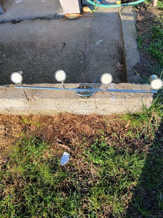 Candeeiros e relogio de parede