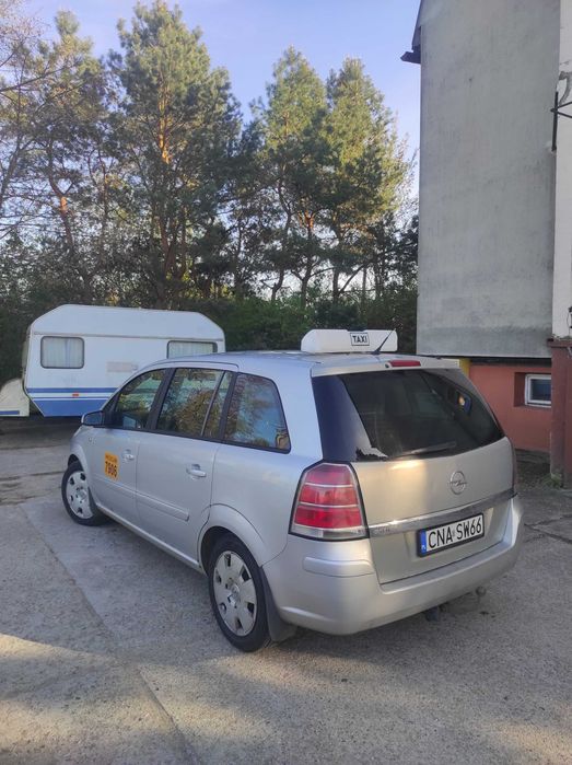 Sprzedam Opla Zafirę 1.6 LPG, siedmioosobową, 2006 rok