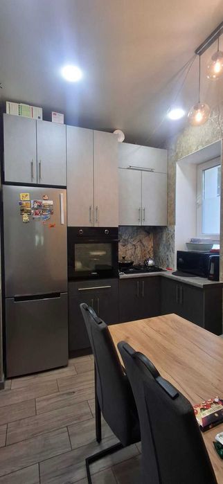 Продам  2х кім кв. з автономкою , меблями та технікою.  Сонячні панелі. Дніпробуд