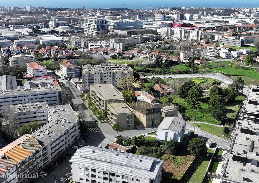 Apartamento T2 com Varanda e Garagem no Garden Palace