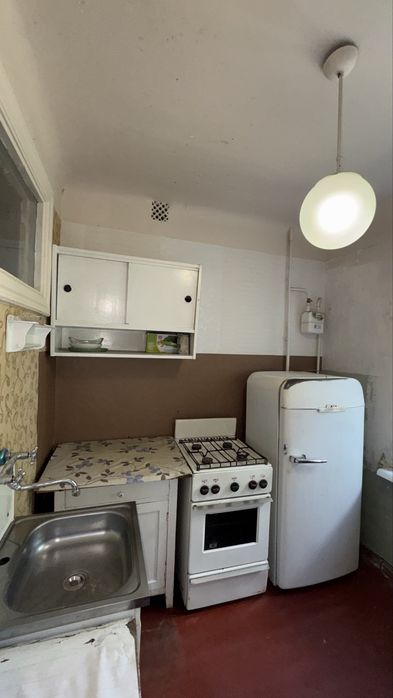 Продаю 3 ккв в Чугуеве ( Авиатор ) возле школы