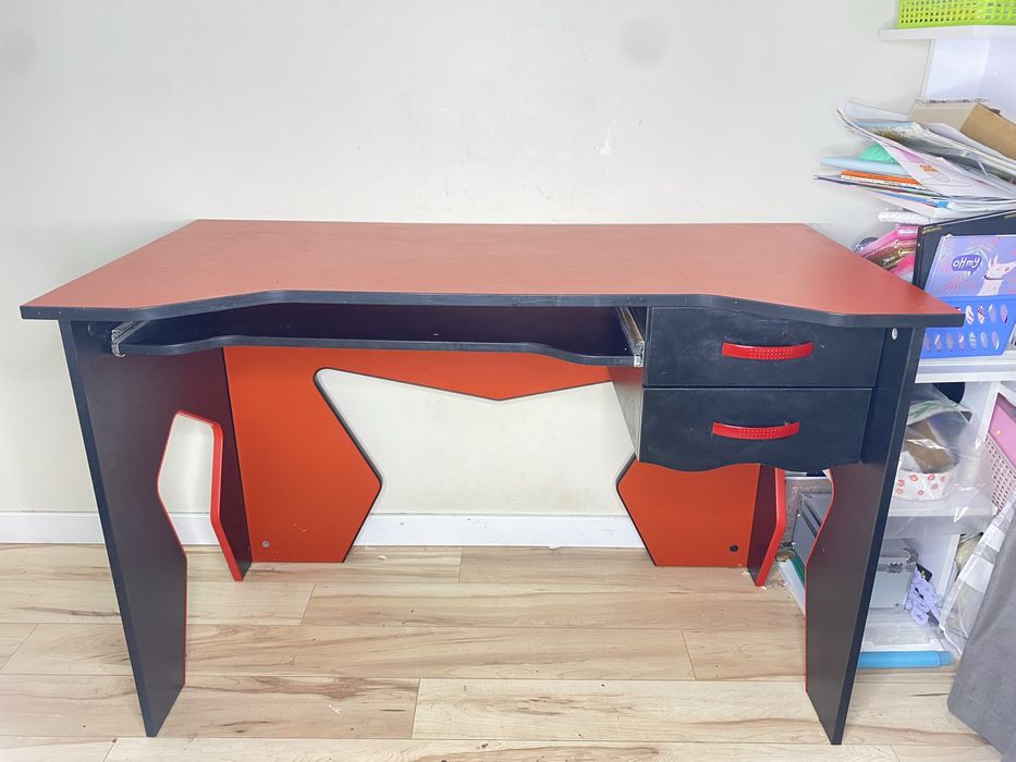 Стол письменный компьютерный