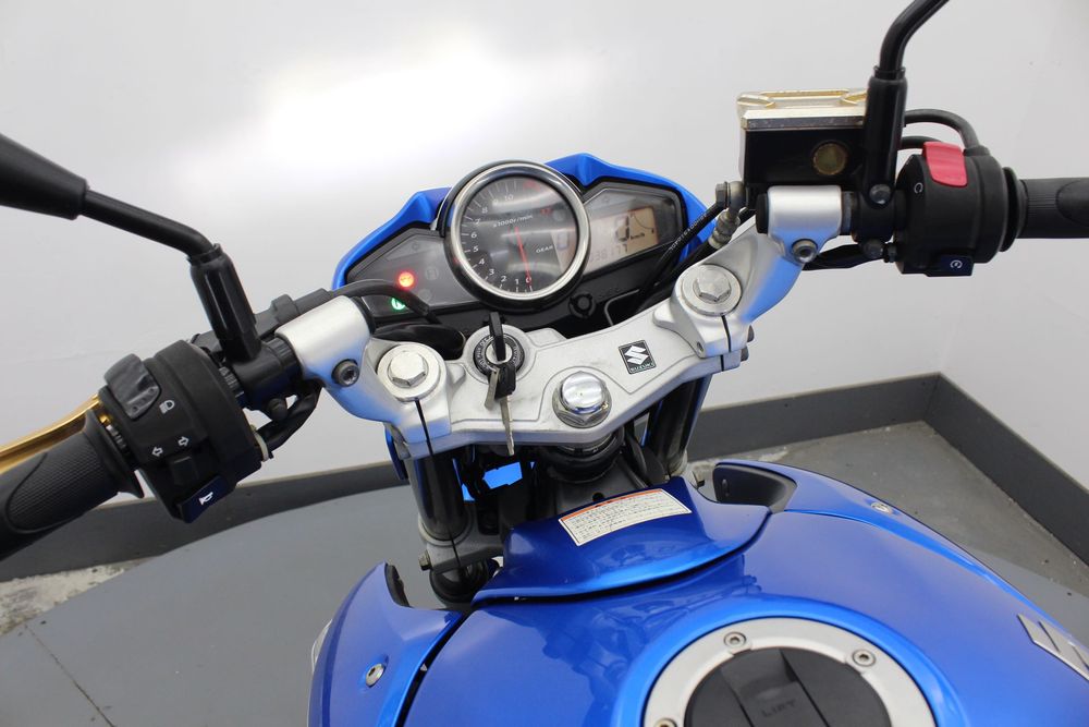 Suzuki GSR 250 (2 циліндра, інжектор)