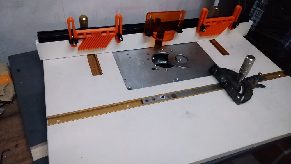 Фрезерный стол с пластиной для фрезера смт7е макита 2300/01