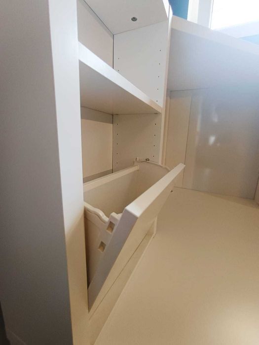 Secretária de canto Micke IKEA branca — espaçosa, ideal para home office
