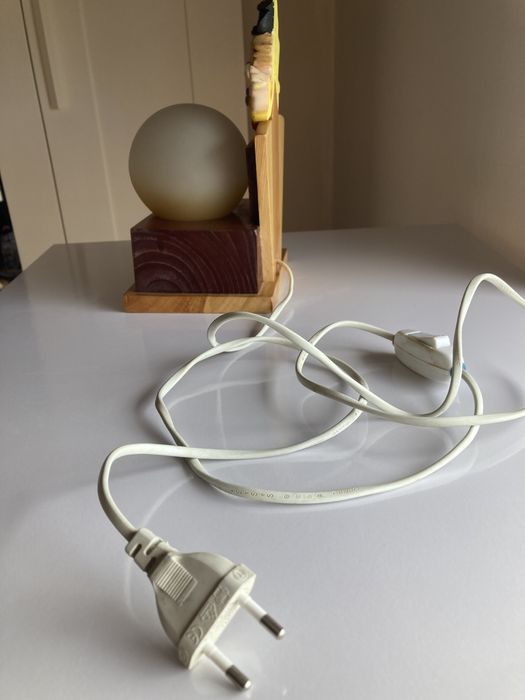 Candeeiro com nome Íris.