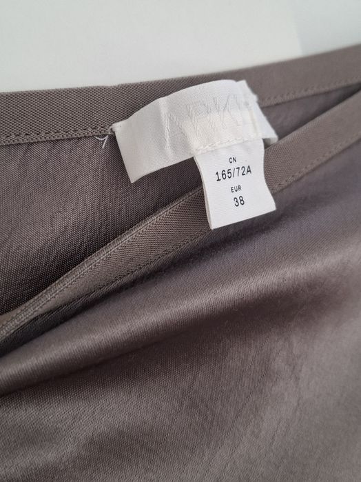 Сатинова міді спідниця від ARKET