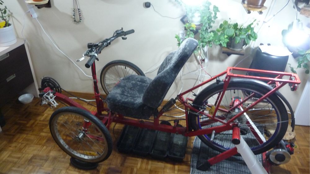 Rower poziomy trzykołowy dla osoby niepełnosprawnej