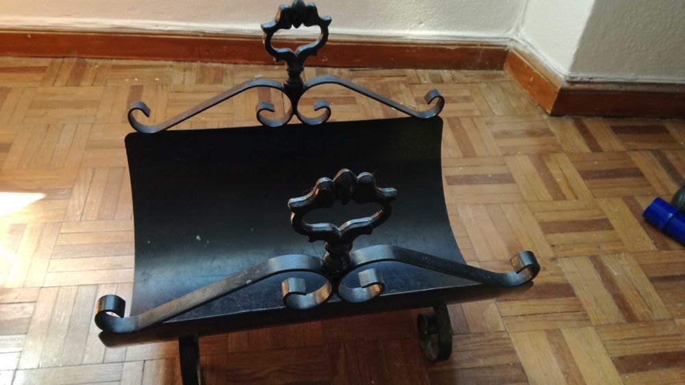 Suporte para lenha em metal