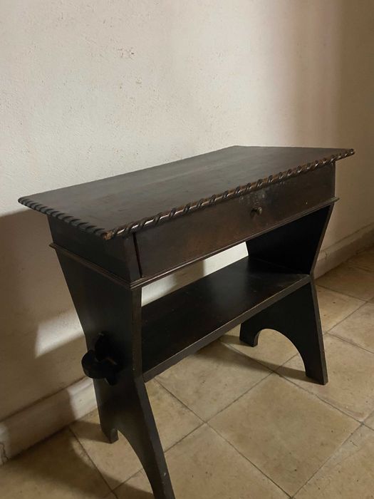 Pequena mesa de apoio 60x35x60