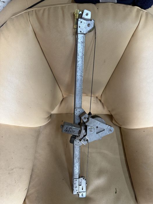 Trafic vivaro mechanizm szyby lewy