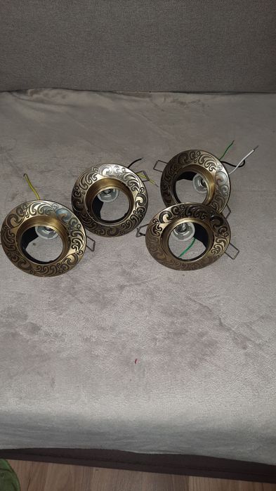 Світильники вбудовані.