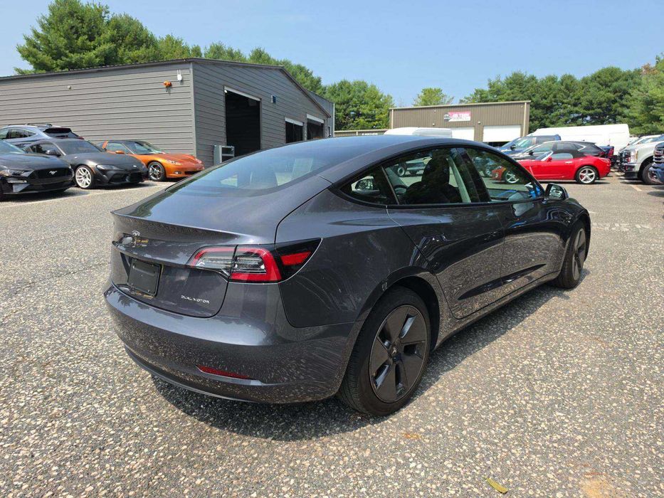 Продається Tesla Model 3 Long Range 2023 року.