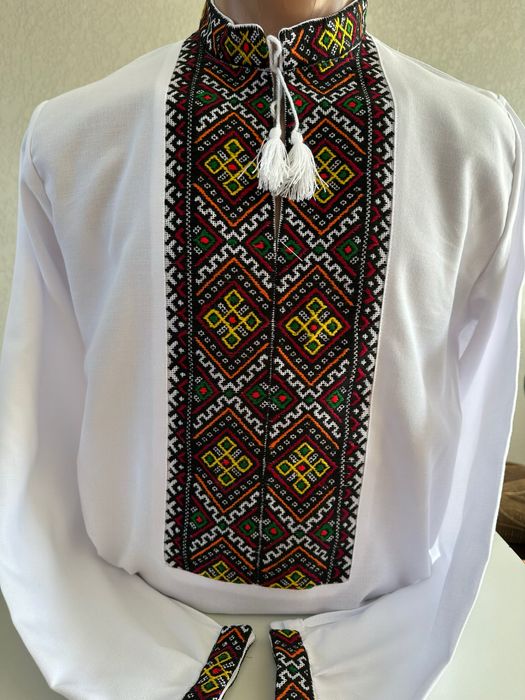 Чоловічі вишиванки ручноі роботи