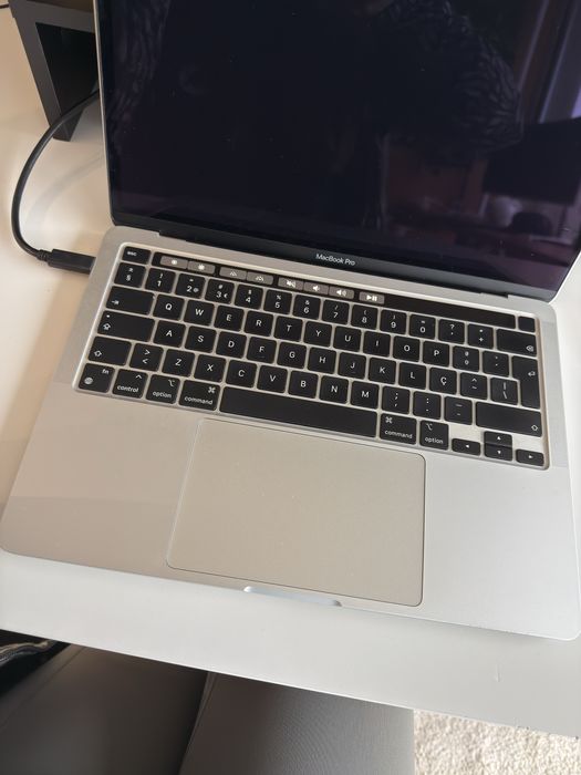 Macbook m1 8gb + 258 gb