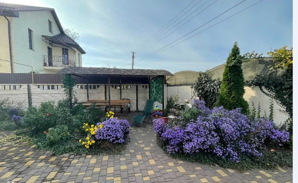 Дом в Червоном Хуторе , в доме остается все, отличное местоположение.