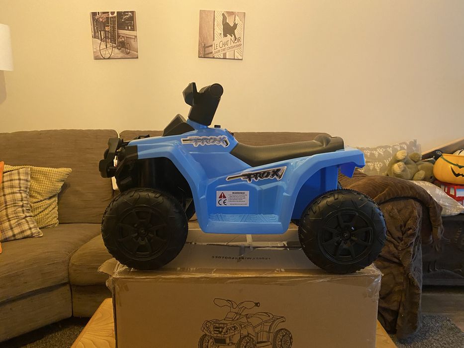 Mota / Moto 4 crianca 3/5 anos Nova com bateria