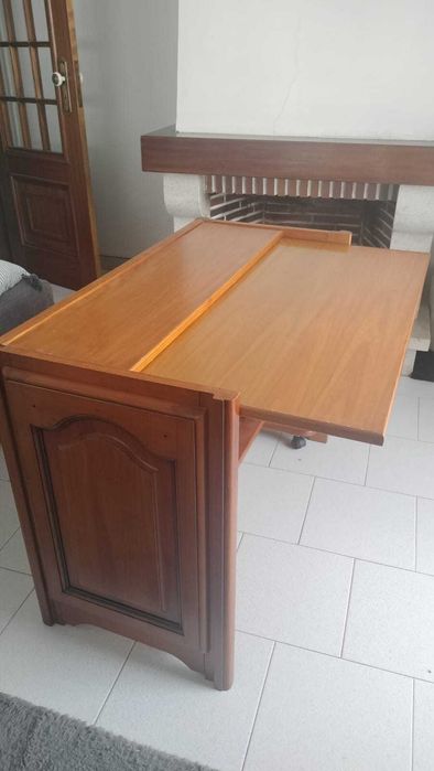 Secretaria em madeira