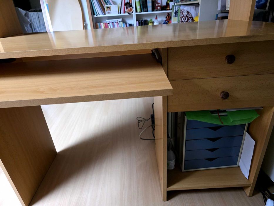 Secretaria com estante