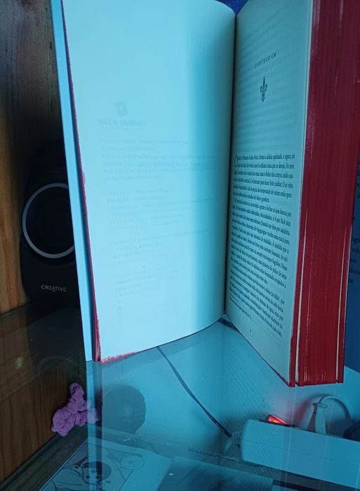 Rainha vermelha de Victoria Aveyard