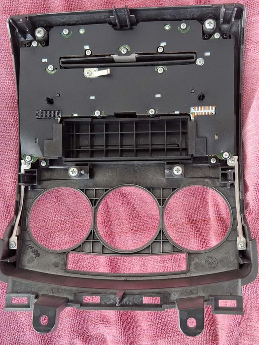 Mazda 5 small screen