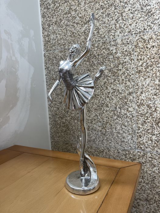 Bailarina decorativa em prateado