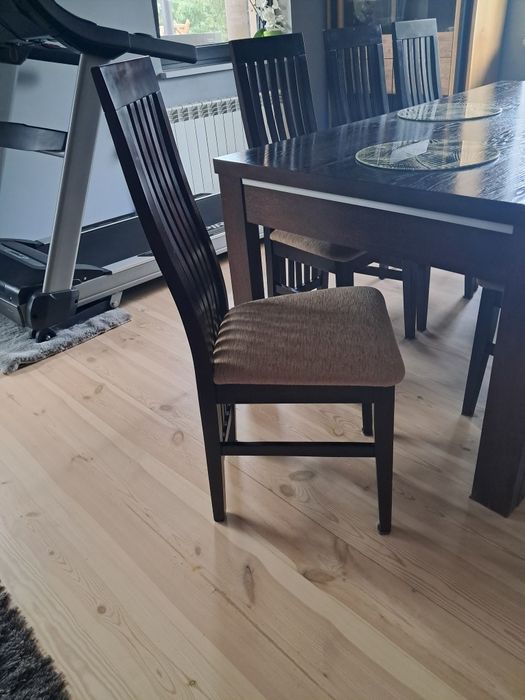 Komplet 8 krzeseł do salonu