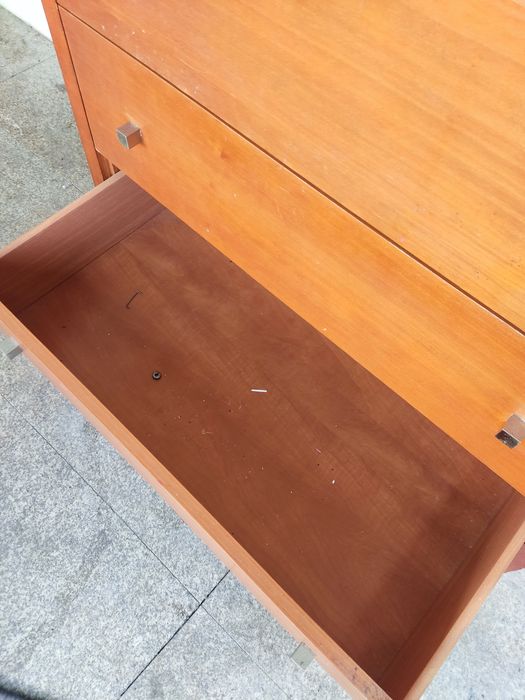 Cómoda com 4 gavetas