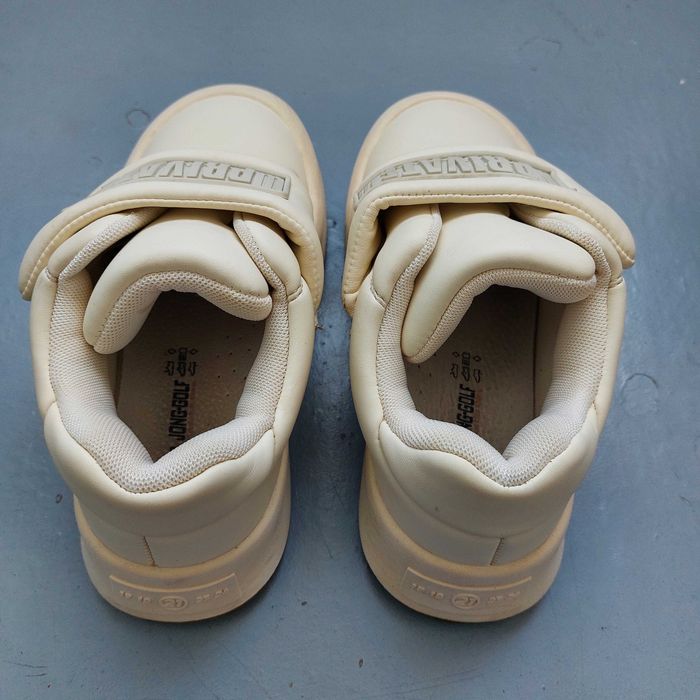 Взуття для дівчинки