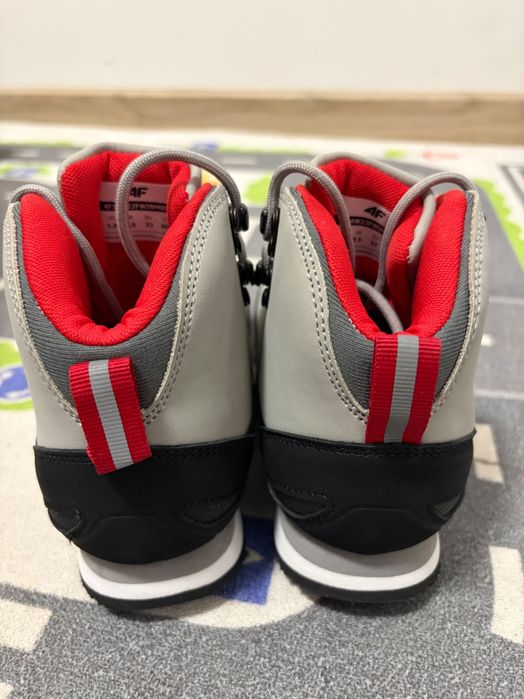 Buty zimowe dziecięce 4F rozm. 32