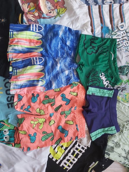 Ubrania dla chłopca r. 128, 18 sztuk