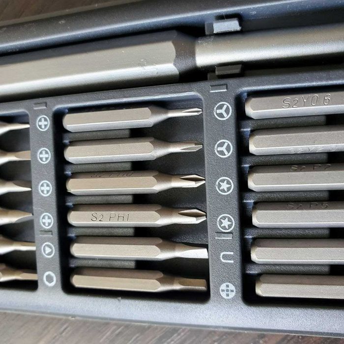 Набор бит professional hardware tools с отверткой