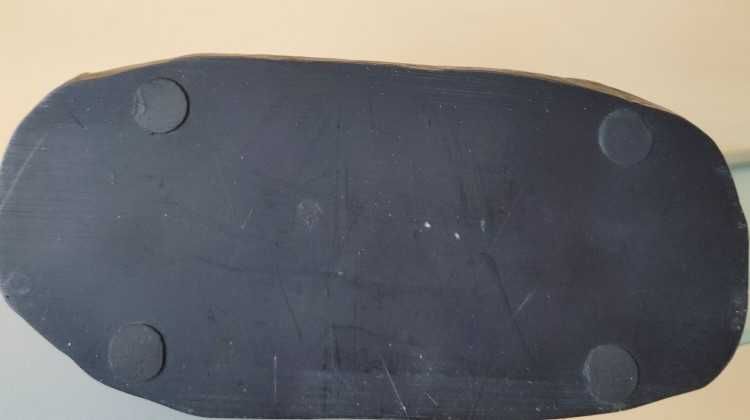 Kolekcjonerska figurka dżokeja na koniu  z sygnaturą 2002 Rosa