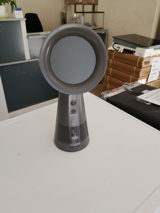 Exaustor compacto usando em cima  bancada ideal para grelhadores de mesa, fundues ou outras atividades culinárias em espaço pequeno  para fumo outros.