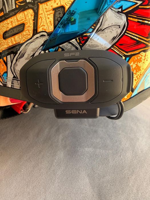 Capacete Icon Airform Pharaoh M + intercomunicador Sena