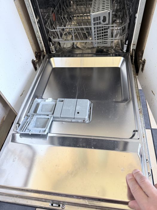 Посудомийна машина Electrolux
