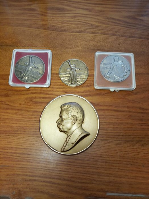 Настольная медаль-сувенир, медаль настольная плакетка М. Горький