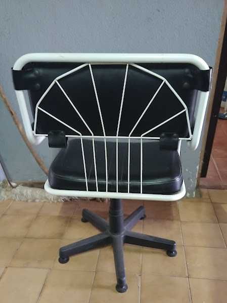 Cadeira nova com proteção