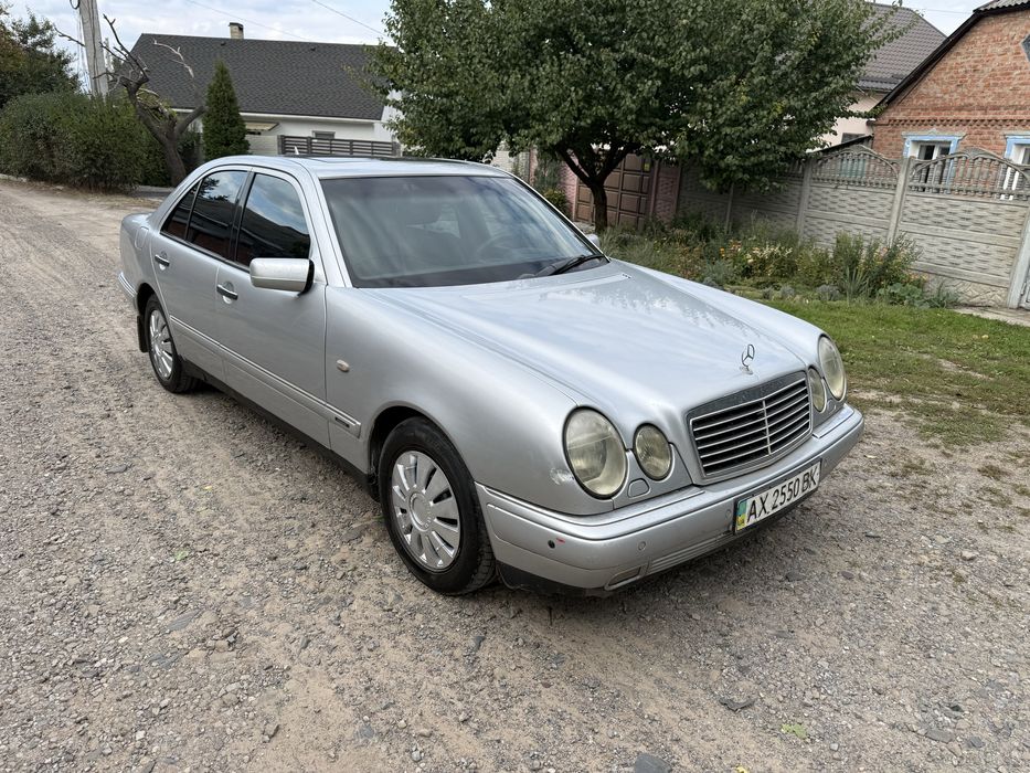 Продам Mercedes E-Class W210 на автомате
