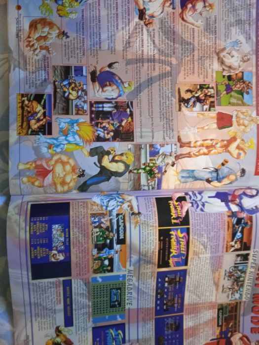 Vendo duas revistas/guia do videojogo Street Fighter  2