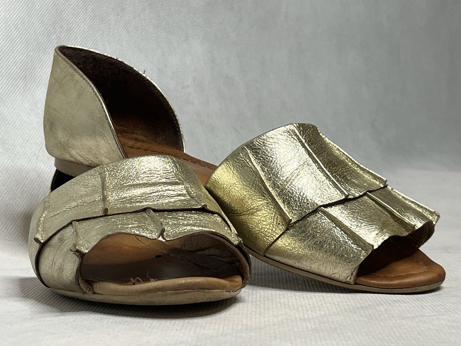 Złote sandały z zapiętkiem Venezia