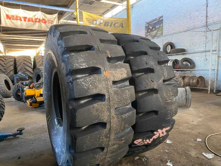Opony Używane 23.5r25 Bridgestone D-Lug 95% Bieżnika Radial  23.5-25