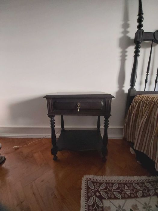 Cama de casal antiga